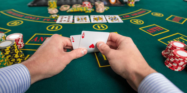 Una guía completa para jugar torneos de póquer en línea